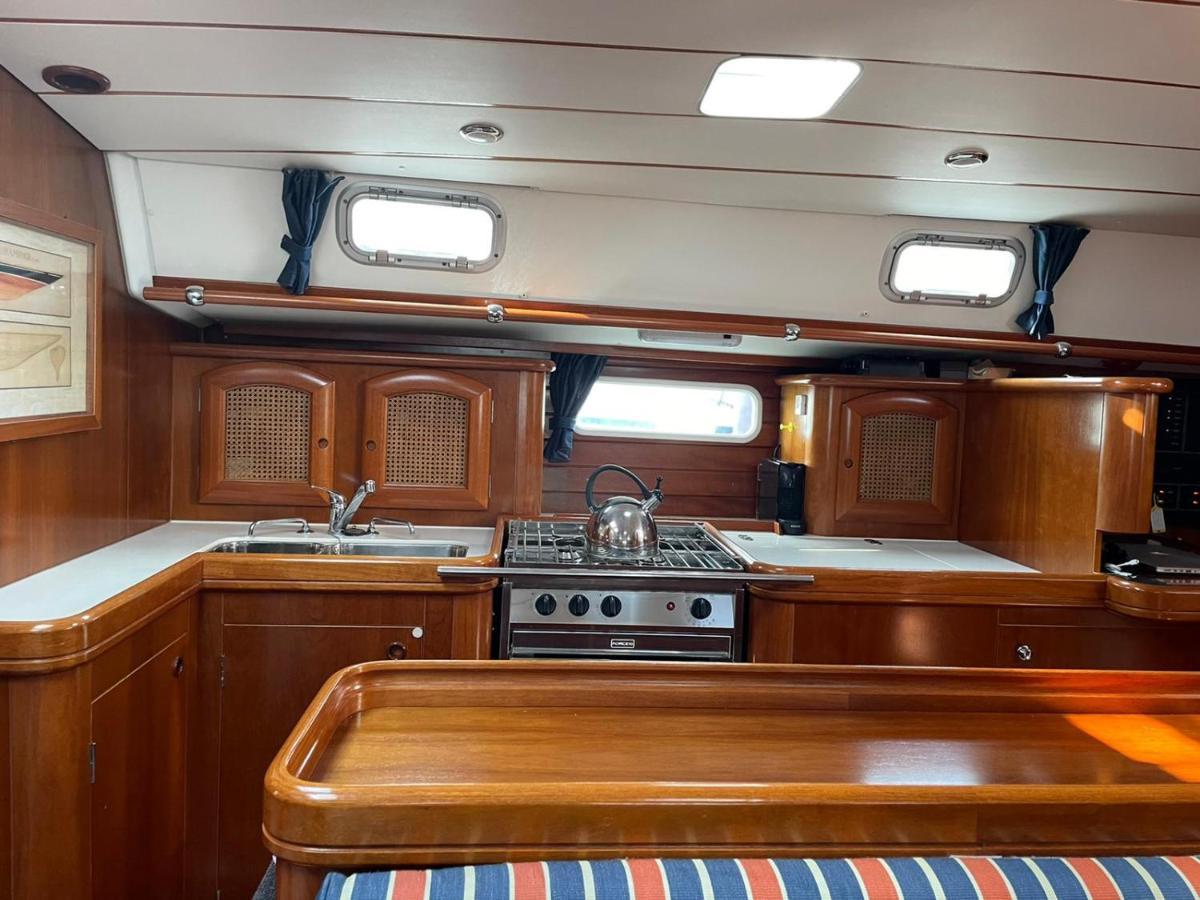 מלון ברצלונה Beautiful And Comfortable Sailboat With Secure Parking Available מראה חיצוני תמונה