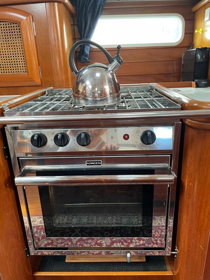 מלון ברצלונה Beautiful And Comfortable Sailboat With Secure Parking Available מראה חיצוני תמונה