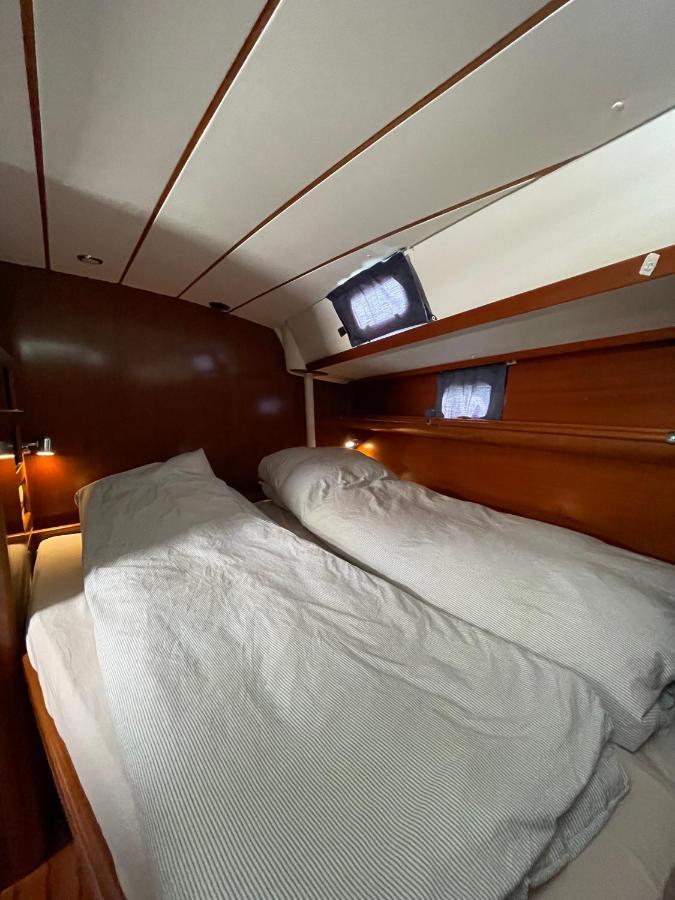 מלון ברצלונה Beautiful And Comfortable Sailboat With Secure Parking Available מראה חיצוני תמונה